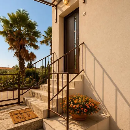 Apartmán Lara, 350m From Lone *